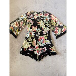 Entro Women's Size Small Floral Print Romper Bell Sleeve Lace‎ Trim Black